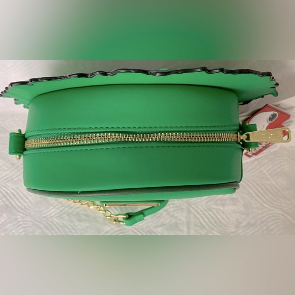 Loungefly Peanuts Snoopy Light-Up Holiday Wreath Crossbody Bag - Picture 5 of 15